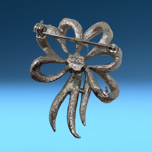 Vintage 1960's SHP Brooch Pin Bow Blue Crystal Textured Silver Tone Mid Century - Picture 2 of 4